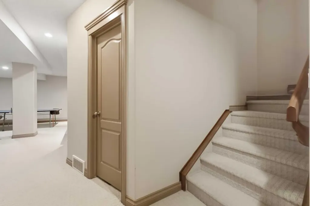 2245 25 Street SW Calgary AB T3E 1X3