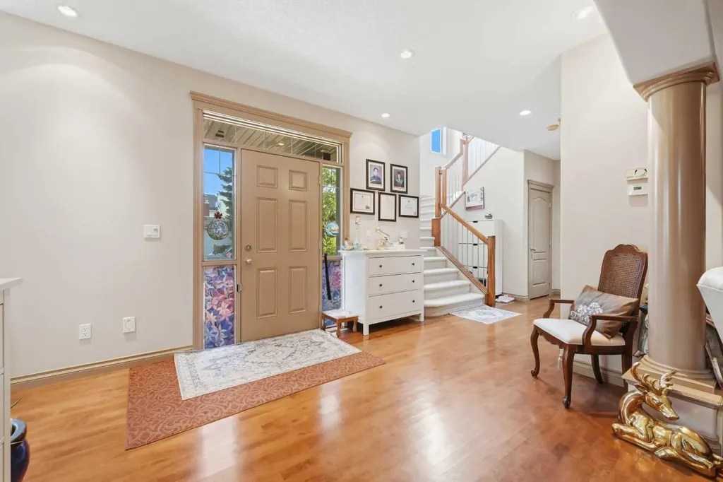 2245 25 Street SW Calgary AB T3E 1X3