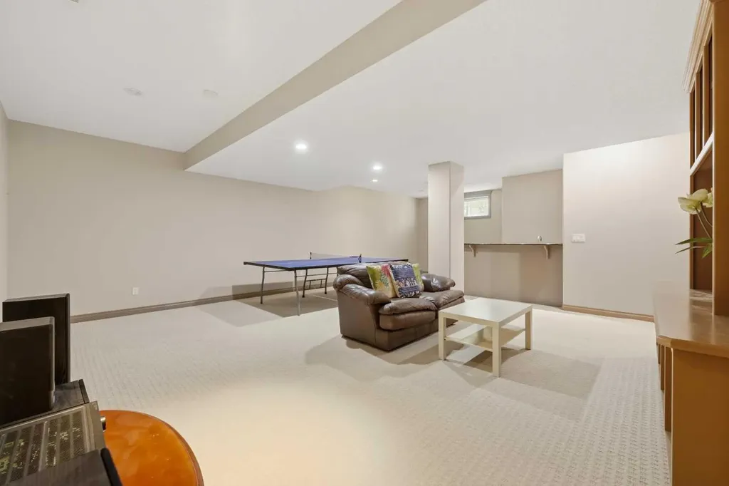 2245 25 Street SW Calgary AB T3E 1X3