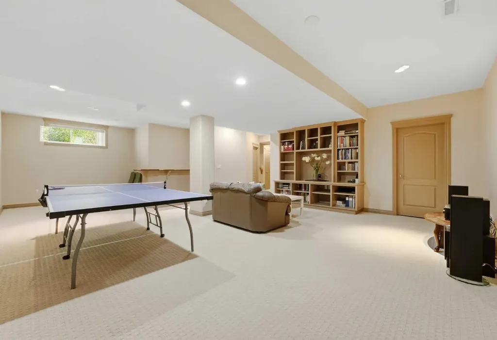 2245 25 Street SW Calgary AB T3E 1X3