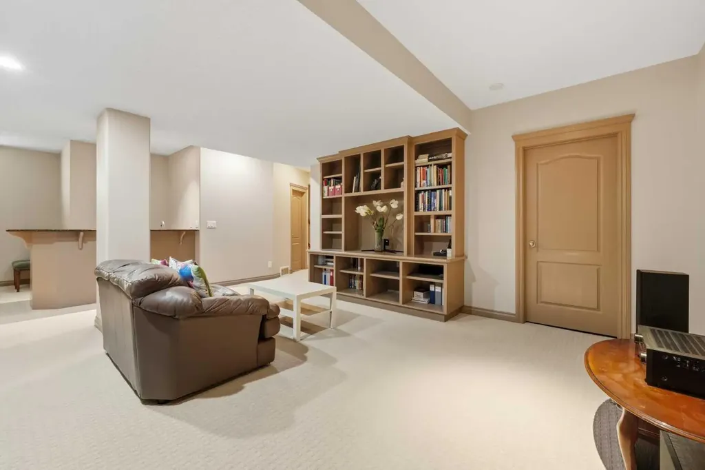 2245 25 Street SW Calgary AB T3E 1X3