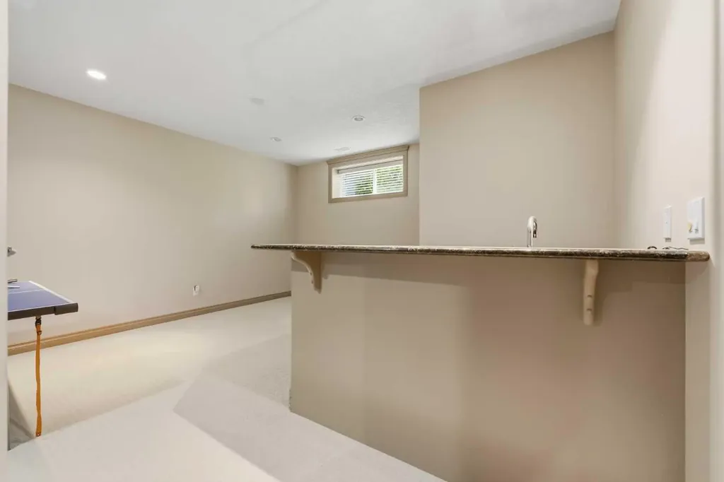 2245 25 Street SW Calgary AB T3E 1X3