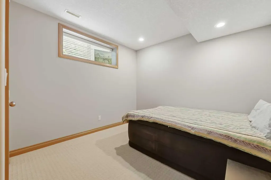 2245 25 Street SW Calgary AB T3E 1X3