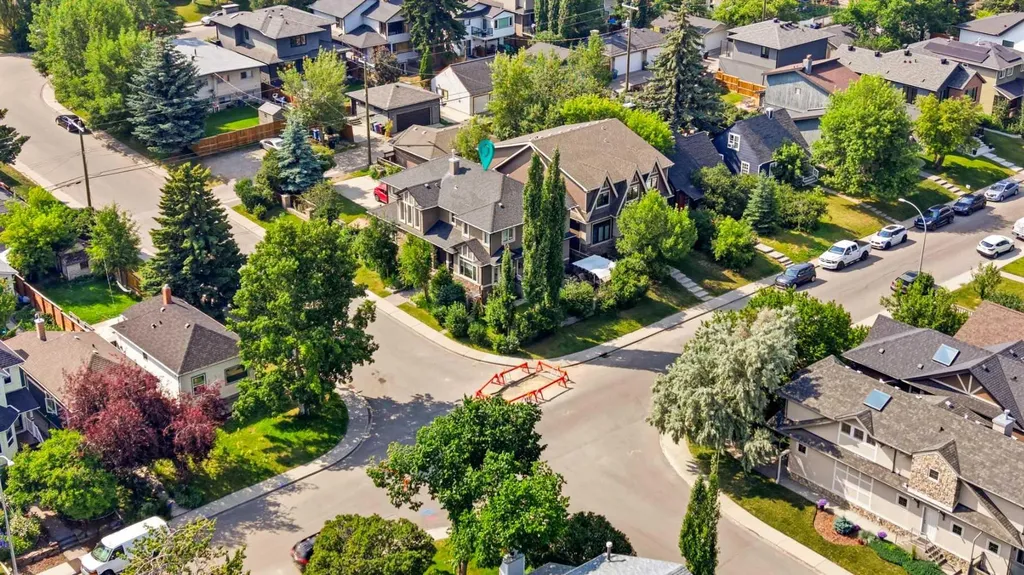 2245 25 Street SW Calgary AB T3E 1X3