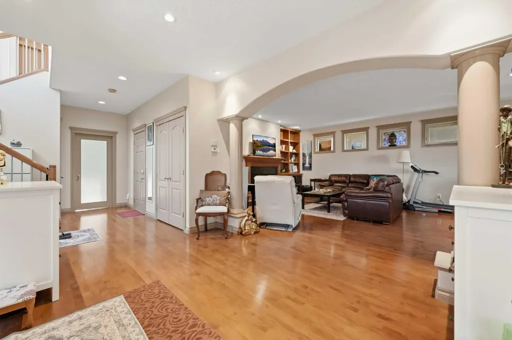 2245 25 Street SW Calgary AB T3E 1X3