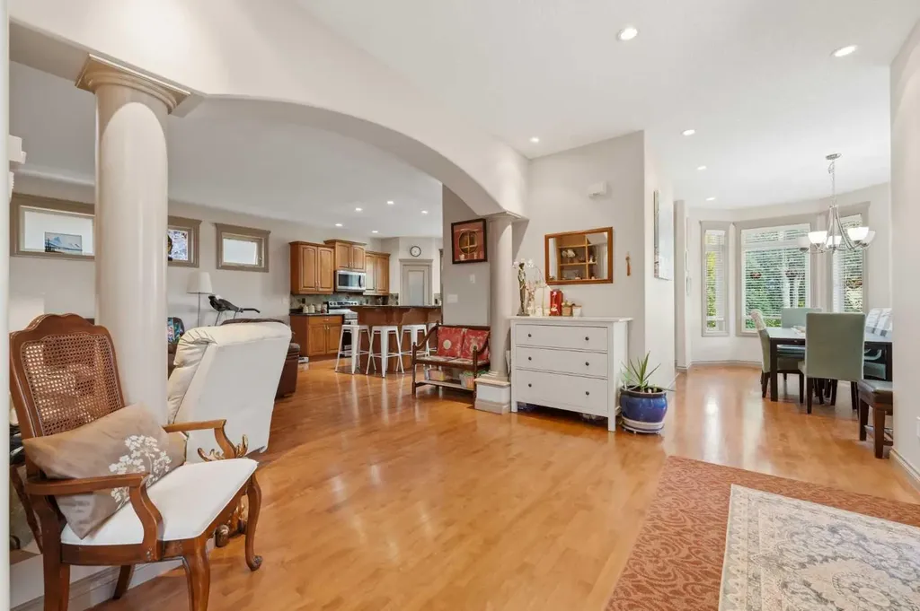 2245 25 Street SW Calgary AB T3E 1X3
