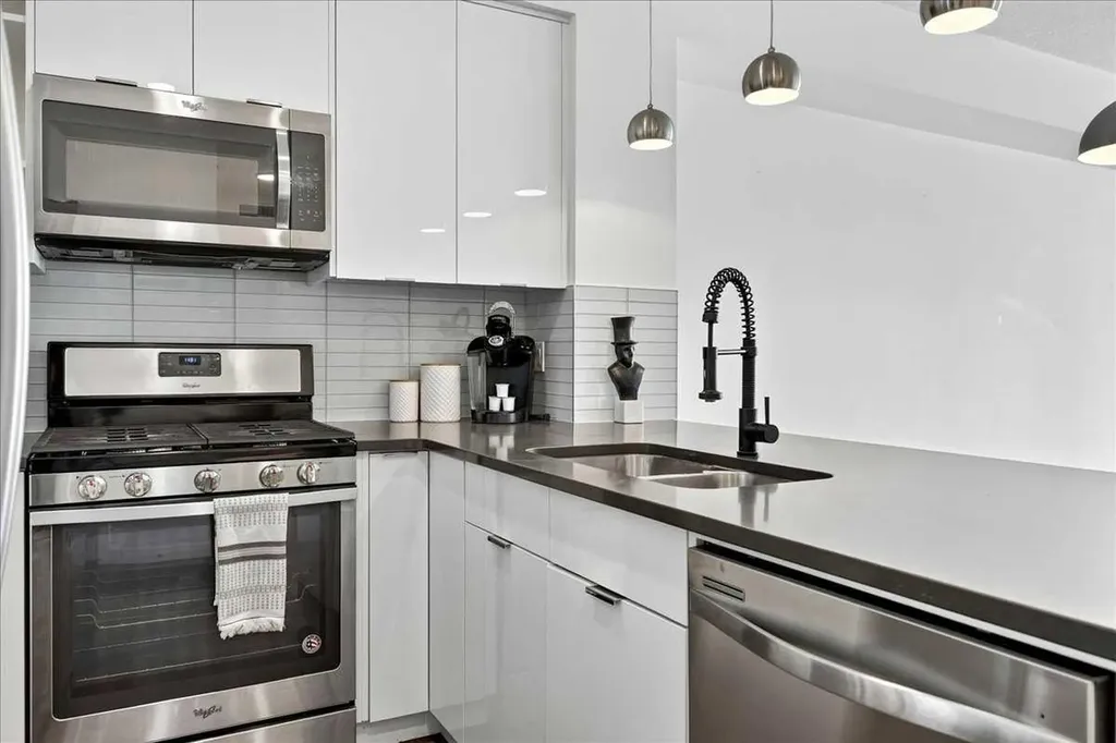 120 18 Avenue SW Calgary AB T2S 3H5
