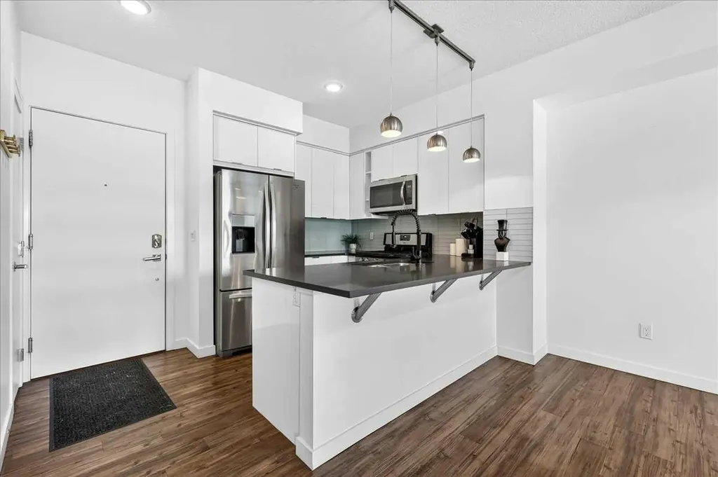 120 18 Avenue SW Calgary AB T2S 3H5