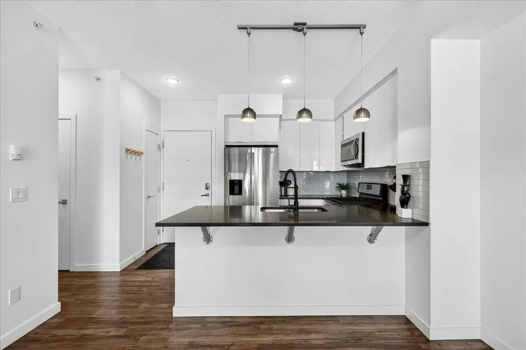 120 18 Avenue SW Calgary AB T2S 3H5
