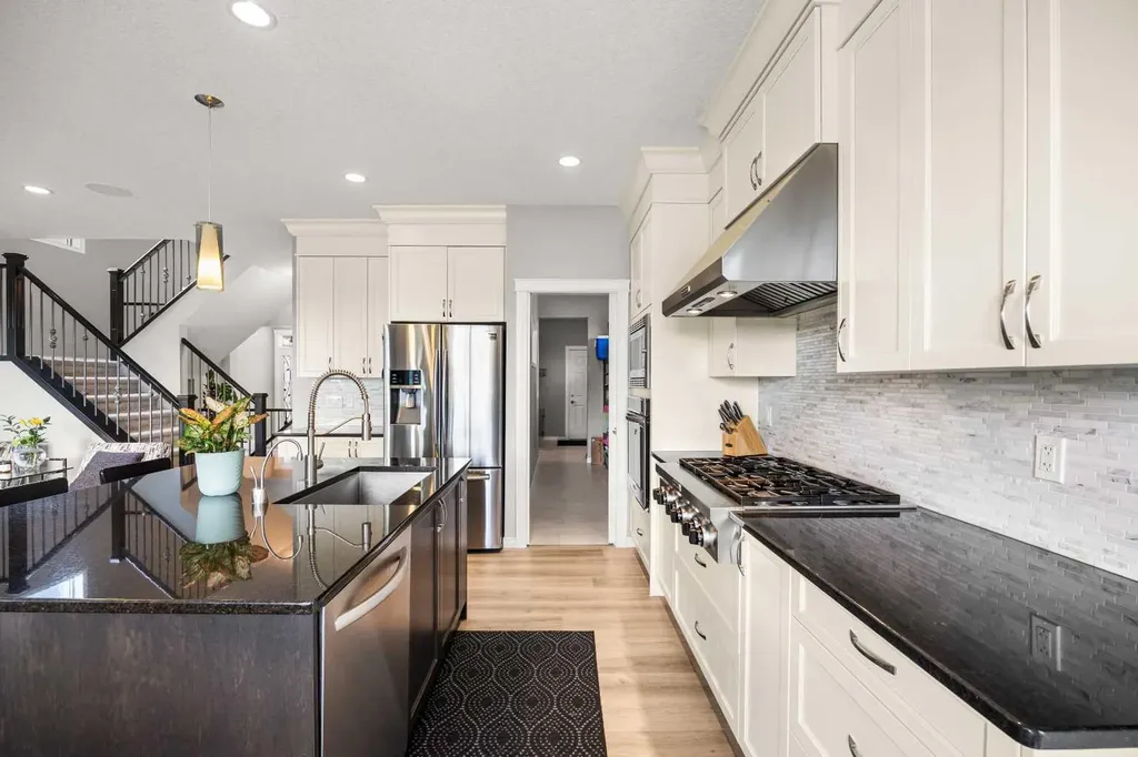 208 Panton Road NW Calgary AB T3K 0X7