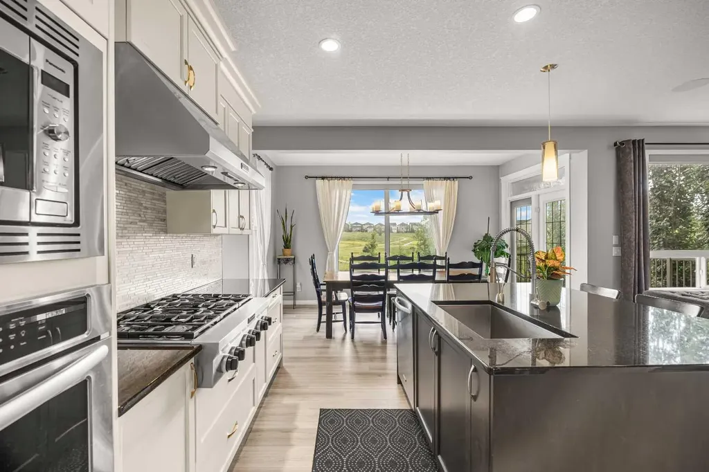208 Panton Road NW Calgary AB T3K 0X7