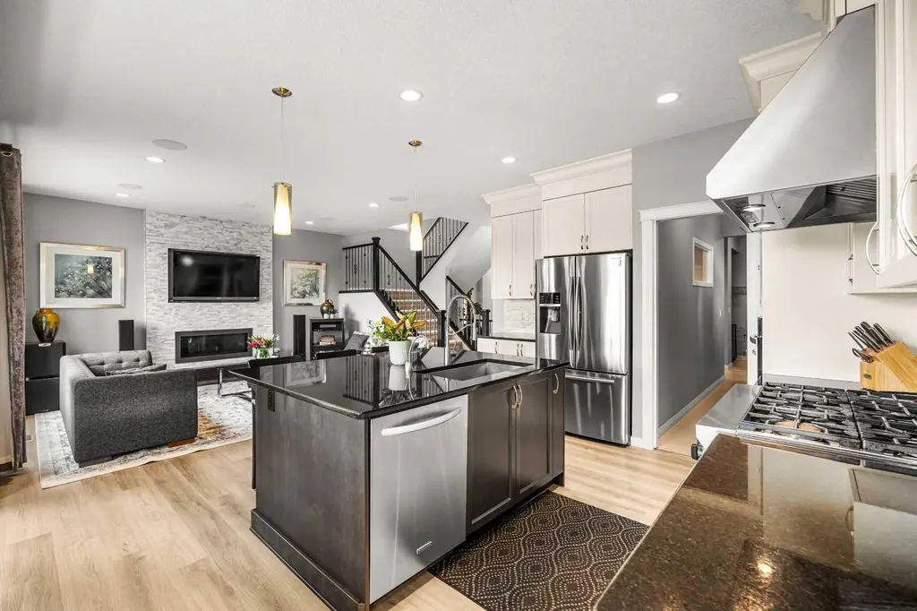 208 Panton Road NW Calgary AB T3K 0X7