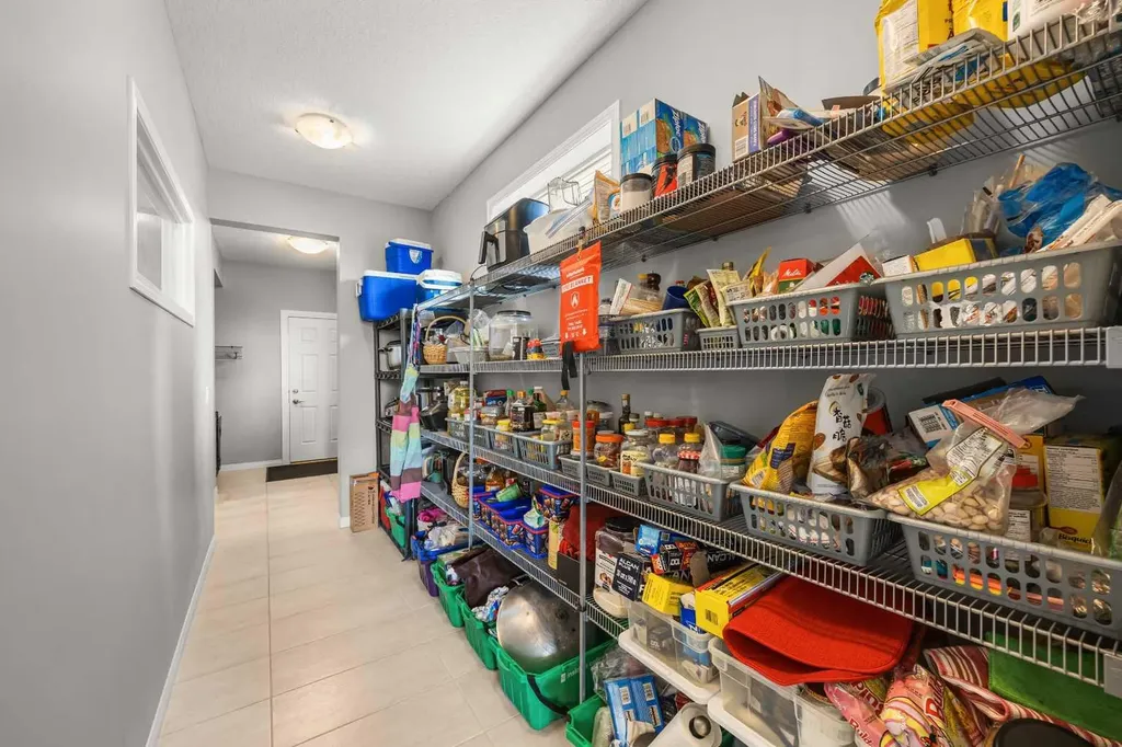208 Panton Road NW Calgary AB T3K 0X7