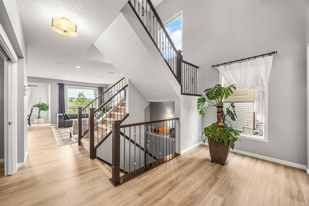 208 Panton Road NW Calgary AB T3K 0X7