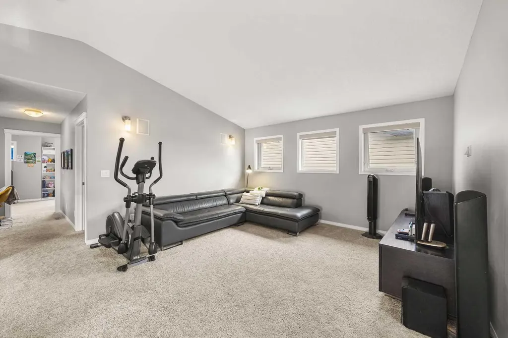 208 Panton Road NW Calgary AB T3K 0X7