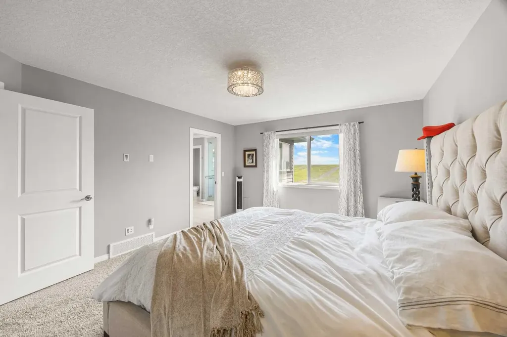 208 Panton Road NW Calgary AB T3K 0X7