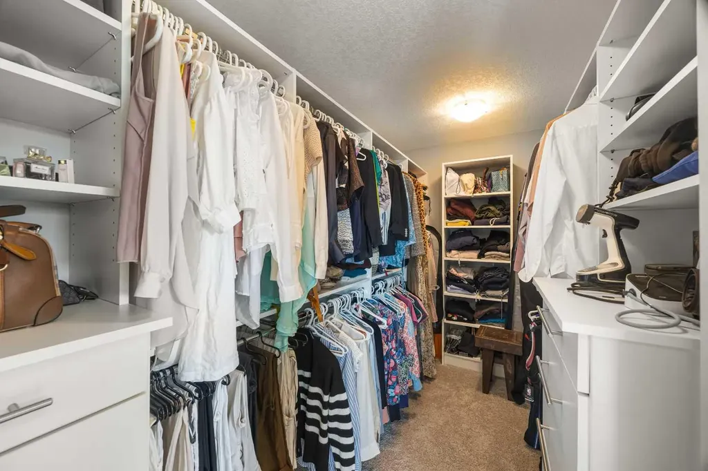 208 Panton Road NW Calgary AB T3K 0X7