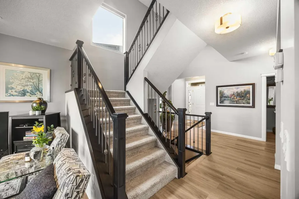 208 Panton Road NW Calgary AB T3K 0X7