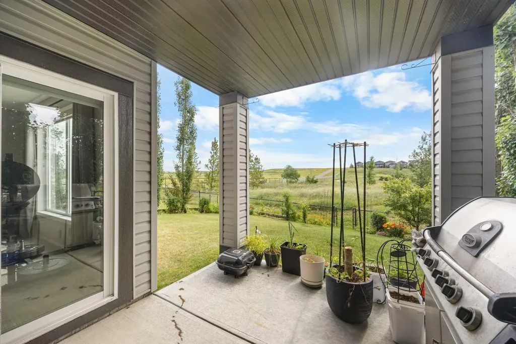 208 Panton Road NW Calgary AB T3K 0X7