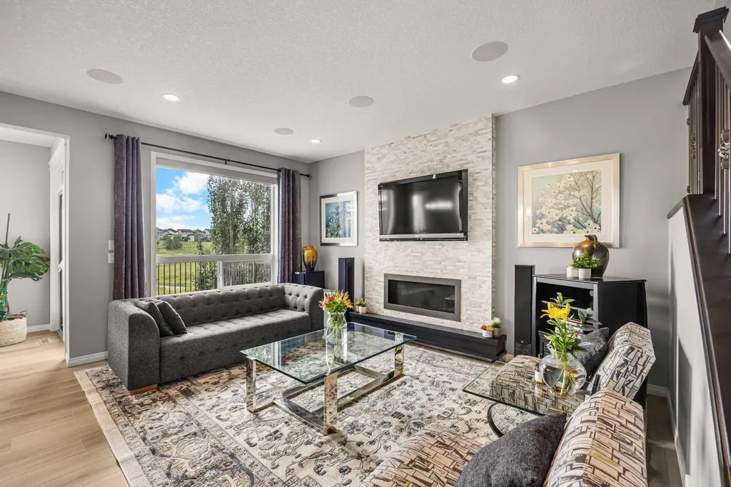 208 Panton Road NW Calgary AB T3K 0X7