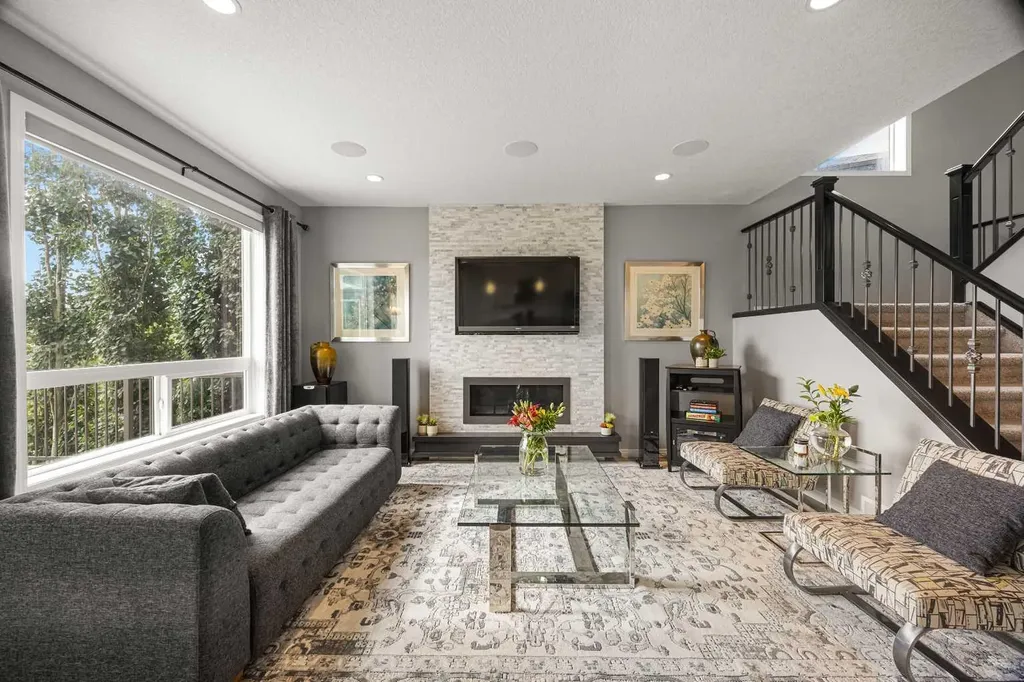 208 Panton Road NW Calgary AB T3K 0X7
