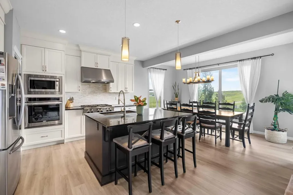 208 Panton Road NW Calgary AB T3K 0X7
