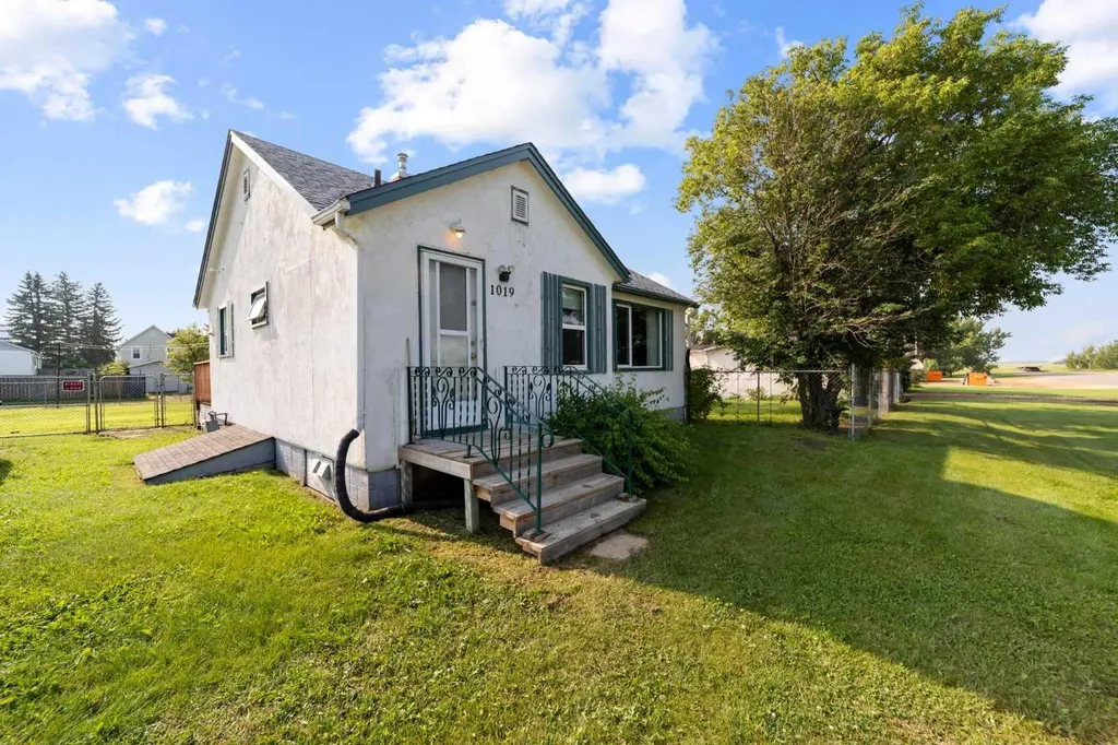 1019 Main Street Ohaton AB T0B 3P0