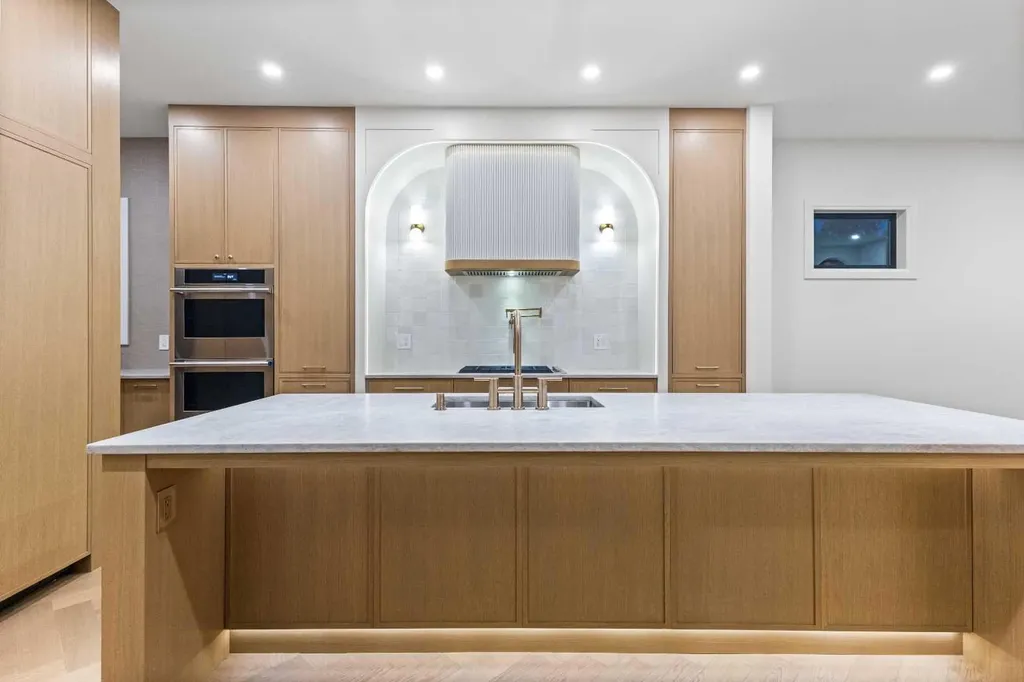 730 25 Avenue NW Calgary AB T2M 2B2