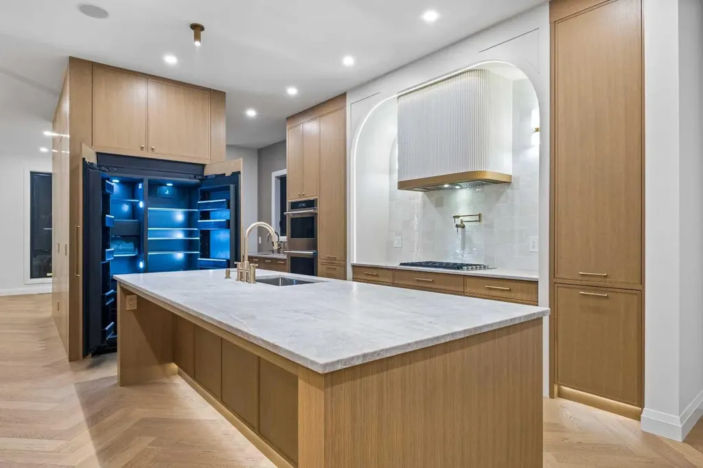 730 25 Avenue NW Calgary AB T2M 2B2