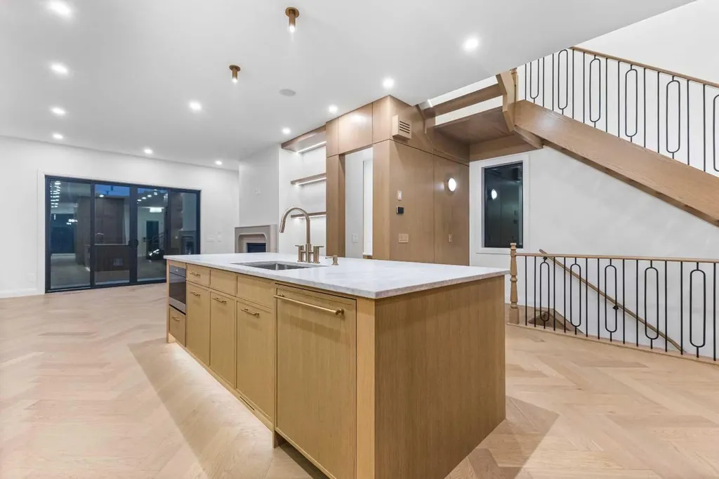 730 25 Avenue NW Calgary AB T2M 2B2