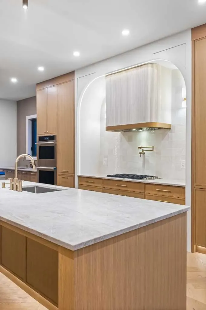 730 25 Avenue NW Calgary AB T2M 2B2