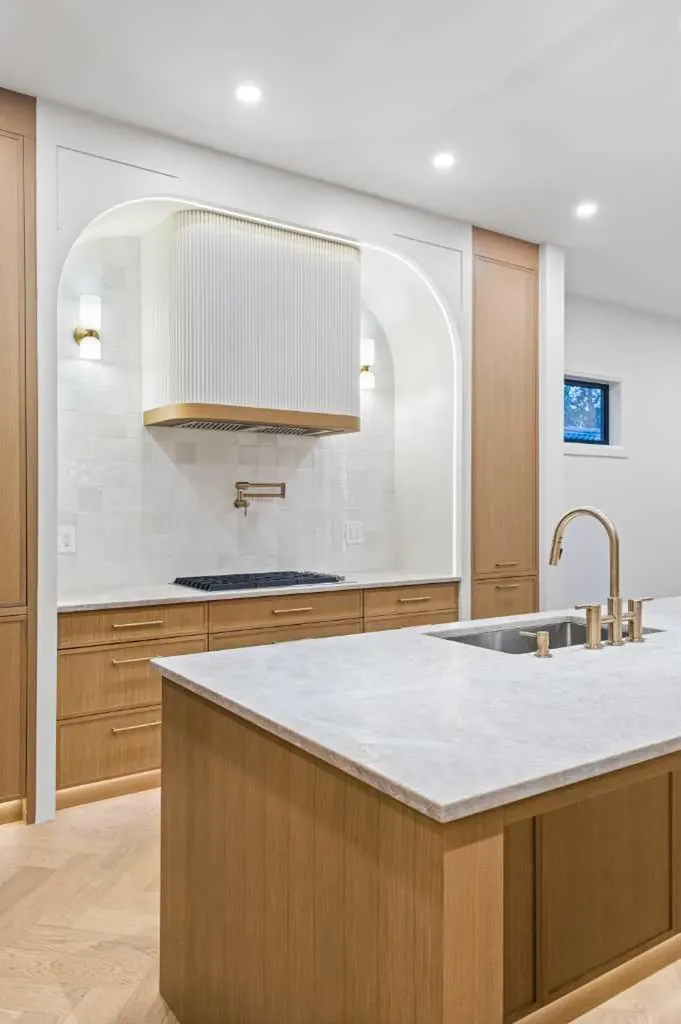 730 25 Avenue NW Calgary AB T2M 2B2