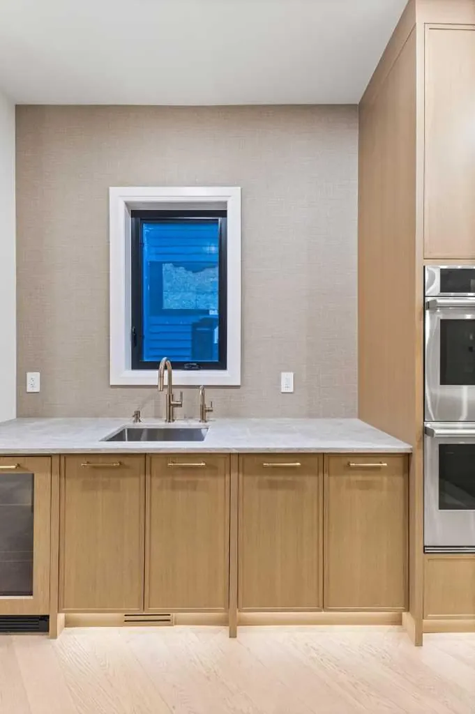 730 25 Avenue NW Calgary AB T2M 2B2
