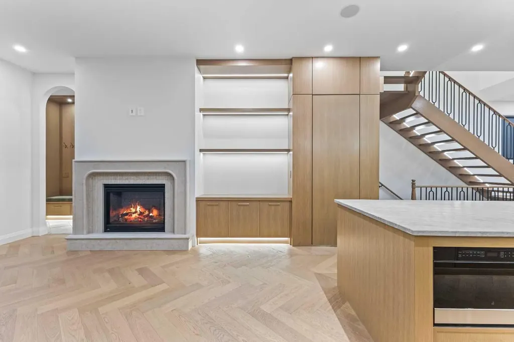 730 25 Avenue NW Calgary AB T2M 2B2