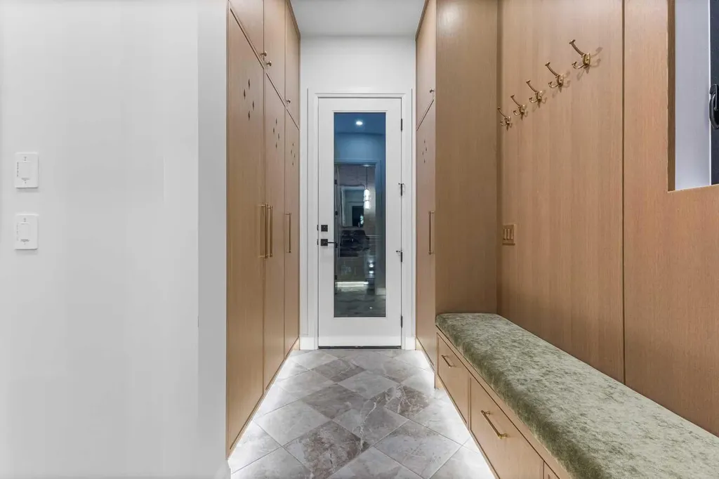 730 25 Avenue NW Calgary AB T2M 2B2