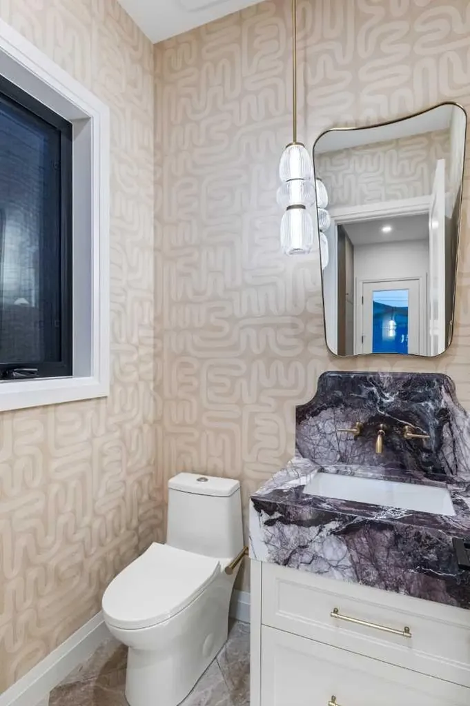 730 25 Avenue NW Calgary AB T2M 2B2