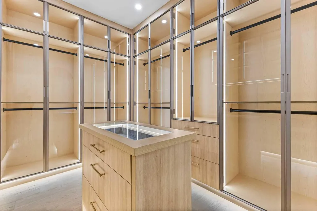 730 25 Avenue NW Calgary AB T2M 2B2