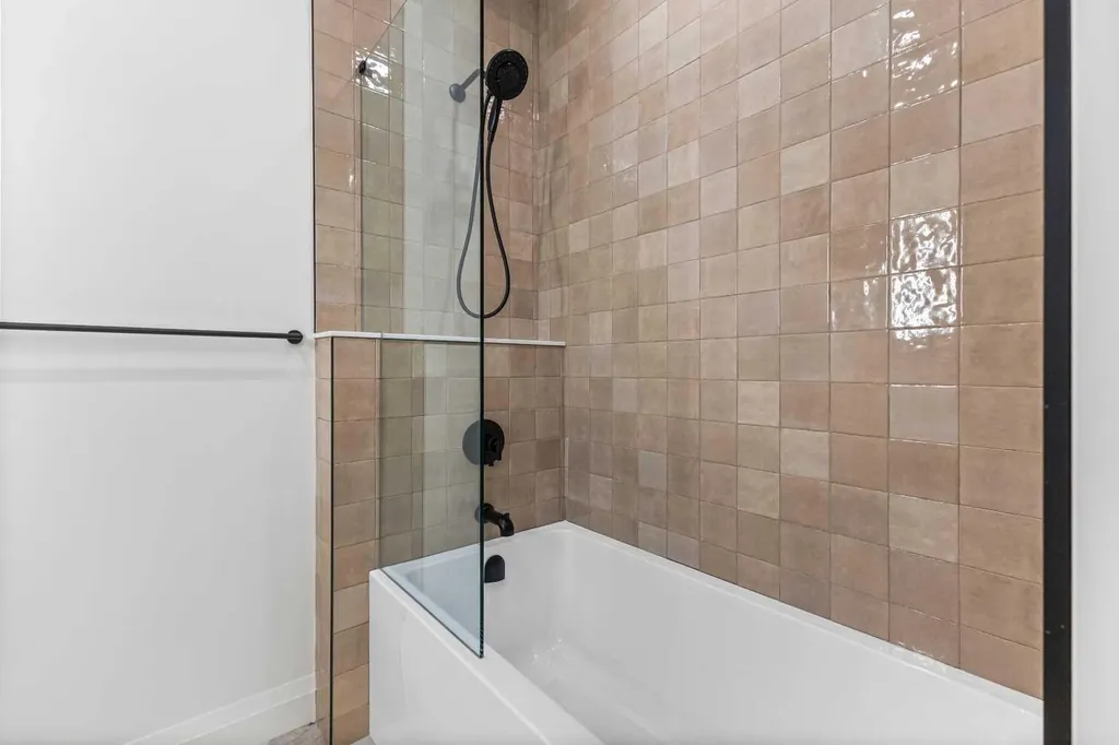 730 25 Avenue NW Calgary AB T2M 2B2
