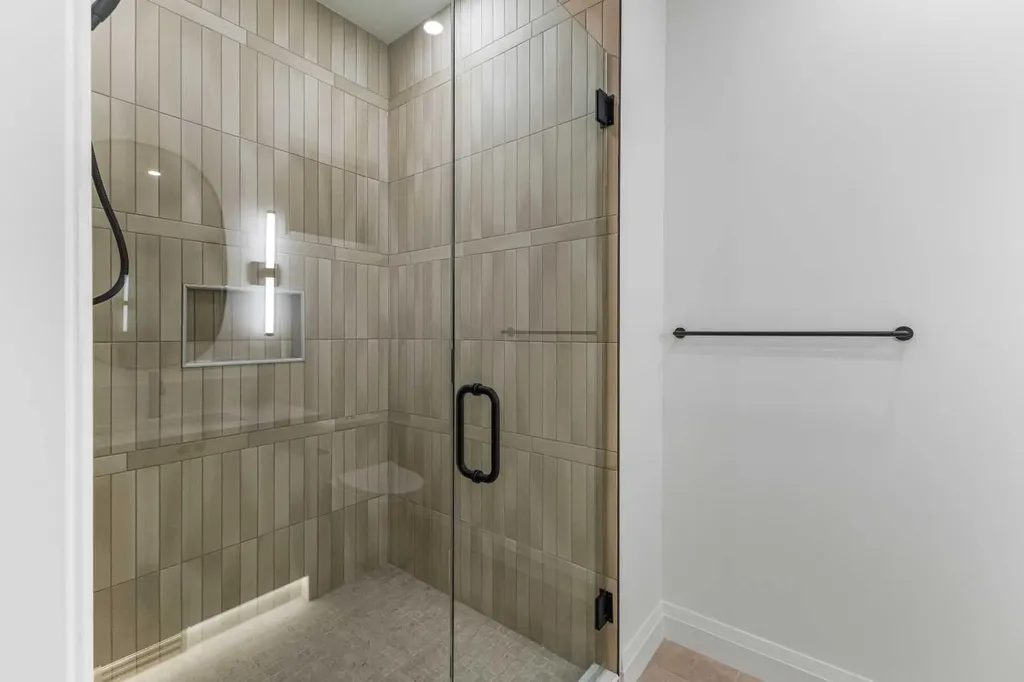 730 25 Avenue NW Calgary AB T2M 2B2