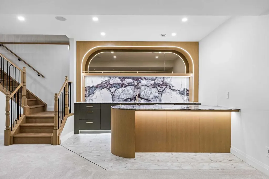 730 25 Avenue NW Calgary AB T2M 2B2
