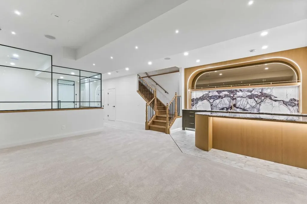 730 25 Avenue NW Calgary AB T2M 2B2