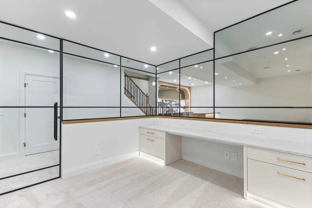 730 25 Avenue NW Calgary AB T2M 2B2