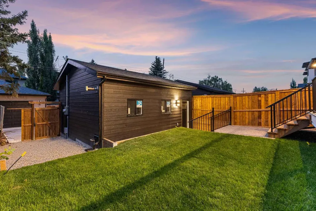 730 25 Avenue NW Calgary AB T2M 2B2