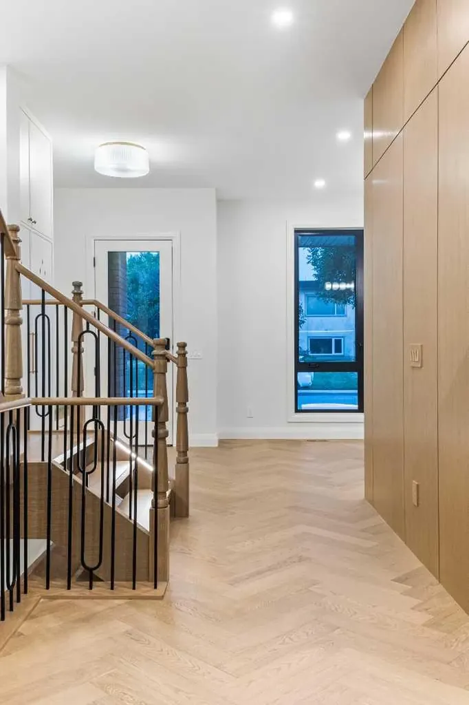 730 25 Avenue NW Calgary AB T2M 2B2