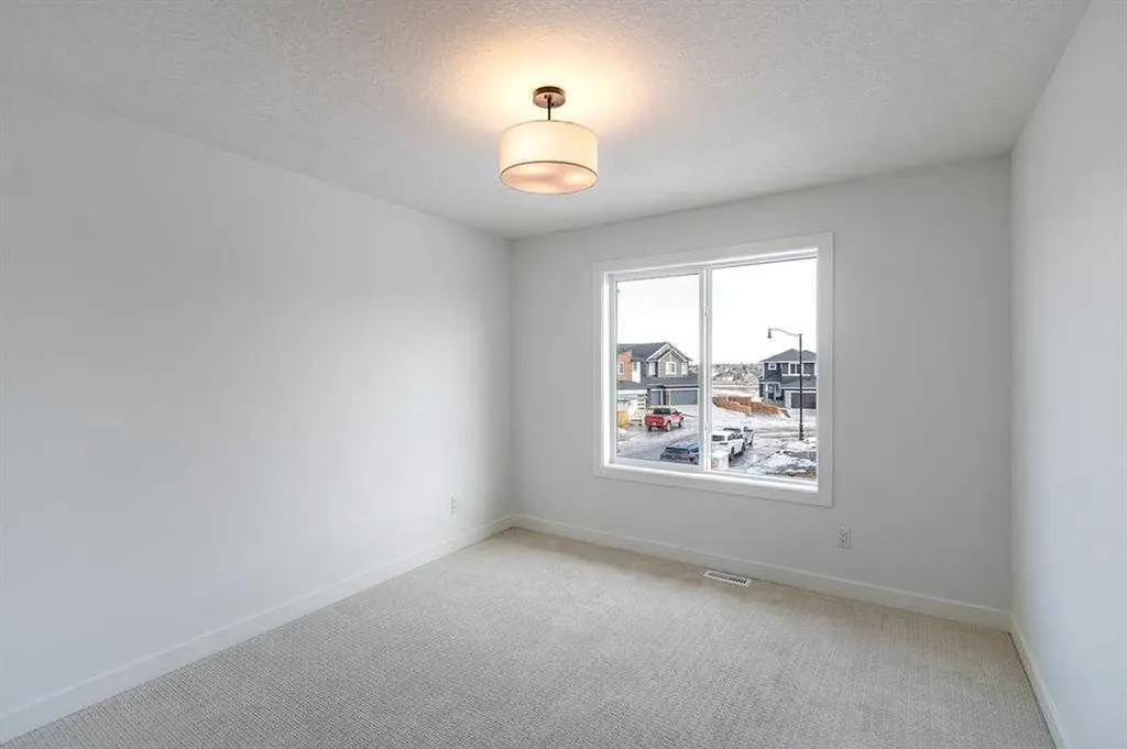 198 Dawson Harbour Hill Chestermere AB T1X 2S4