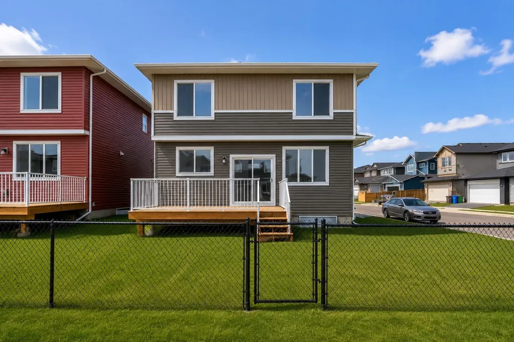 198 Dawson Harbour Hill Chestermere AB T1X 2S4