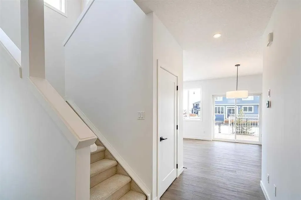 198 Dawson Harbour Hill Chestermere AB T1X 2S4