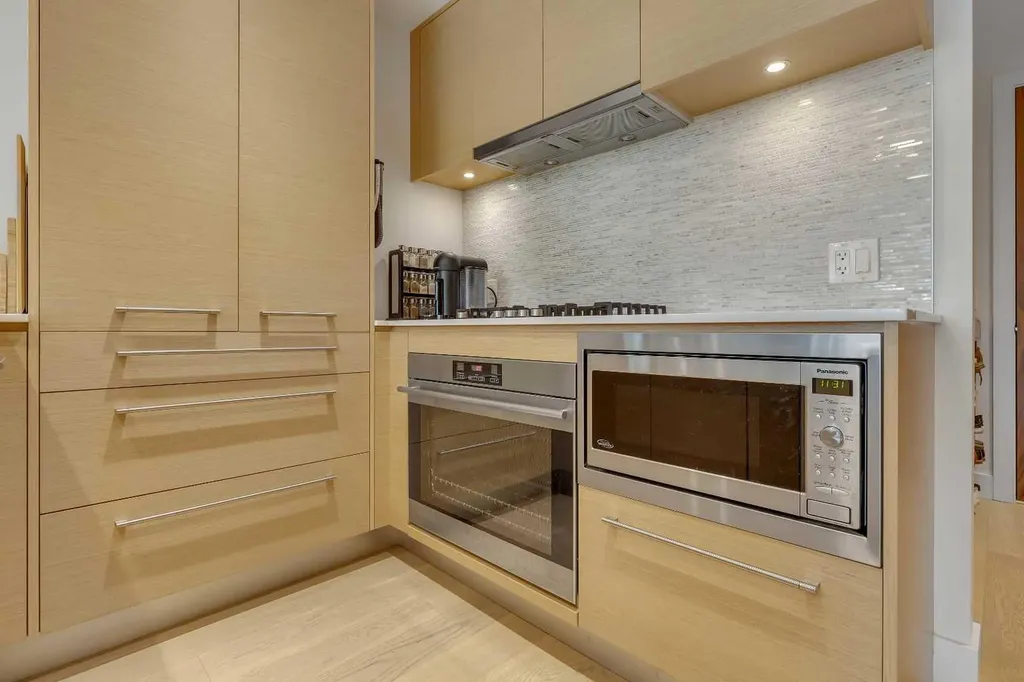 1025 5 Avenue SW Calgary AB T2P 1N4