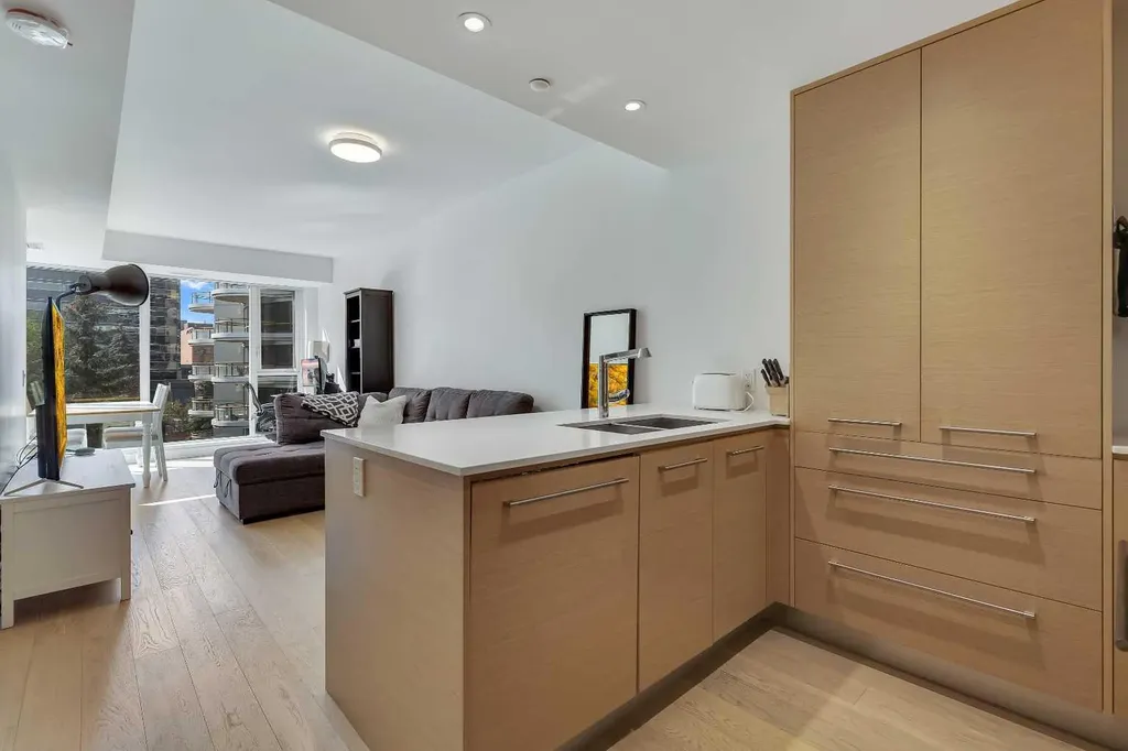 1025 5 Avenue SW Calgary AB T2P 1N4