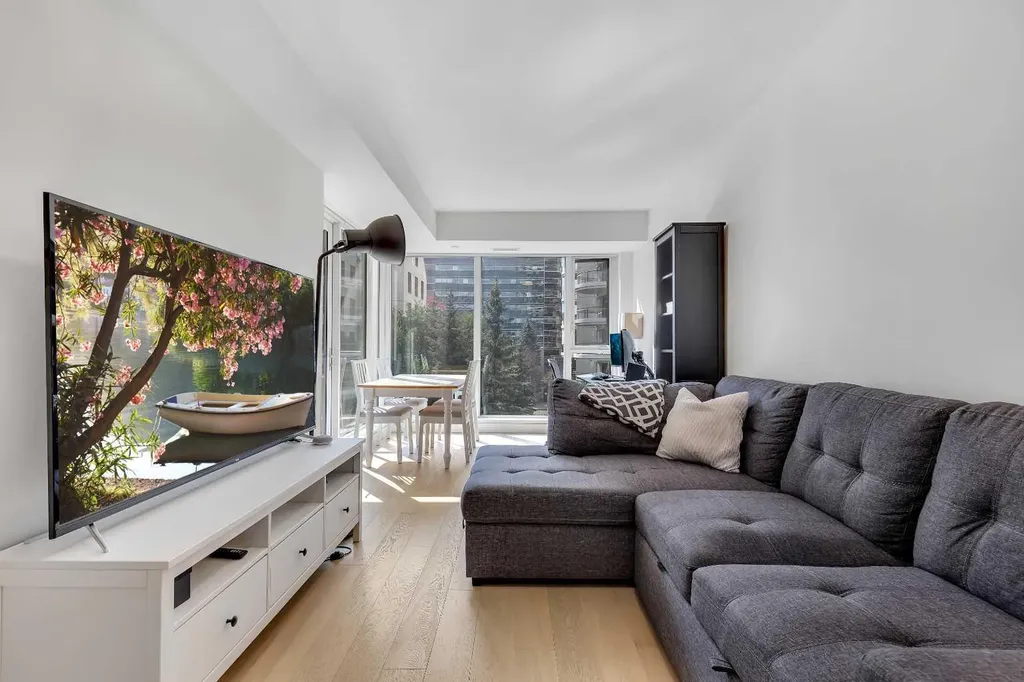 1025 5 Avenue SW Calgary AB T2P 1N4